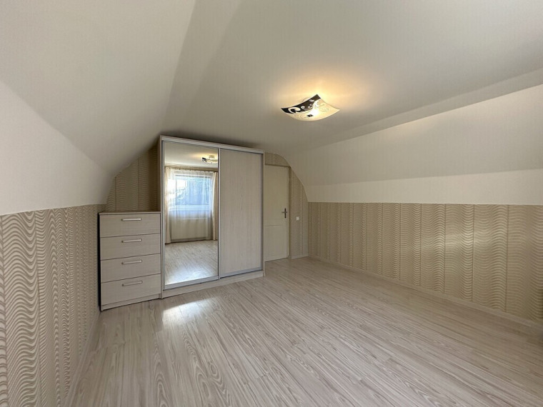 PARDUODAMA KOKYBIŠKAI SUREMONTUOTA NAMO DALIS SU NUOSAVO KIEMO DALIMI PANEVĖŽIO CENTRE, J. BASANAVIČIAUS G. 24 37
