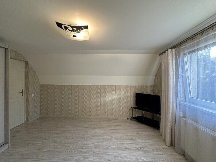 PARDUODAMA KOKYBIŠKAI SUREMONTUOTA NAMO DALIS SU NUOSAVO KIEMO DALIMI PANEVĖŽIO CENTRE, J. BASANAVIČIAUS G. 24 38