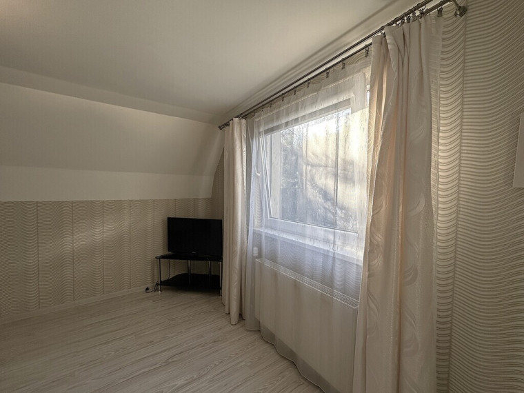 PARDUODAMA KOKYBIŠKAI SUREMONTUOTA NAMO DALIS SU NUOSAVO KIEMO DALIMI PANEVĖŽIO CENTRE, J. BASANAVIČIAUS G. 24 39