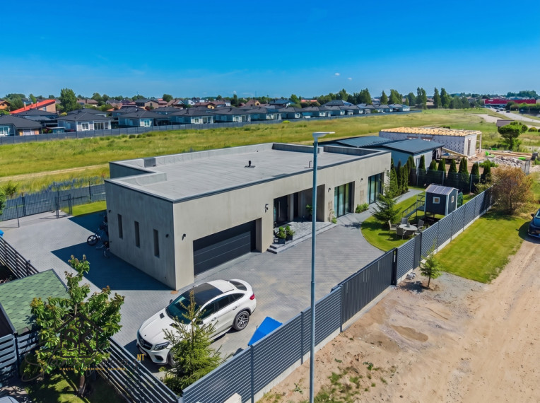 PARDUODAMAS MODERNIAI ĮRENGTAS VIENO AUKŠTO NAMAS KLIPŠČIUOSE, LAZDYNŲ G. 5 36