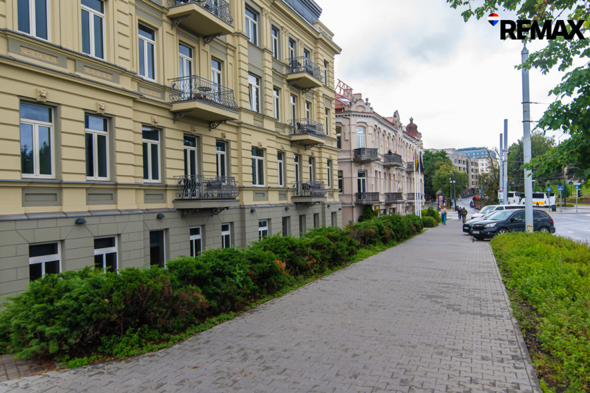 Nuomojamos 226 kv. m komercinės patalpos strategiškai patogioje bei prestižinėje vietoje Vilniaus senamiestyje 11