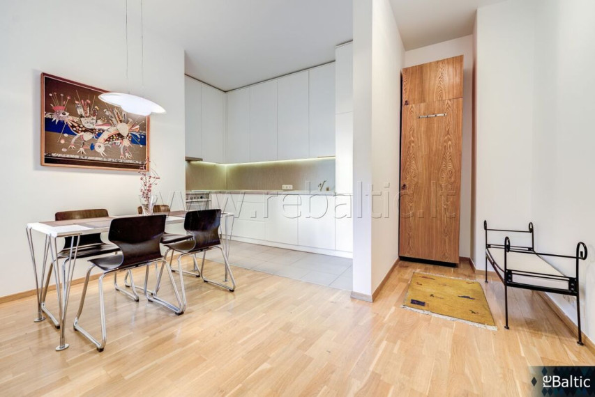 Nuomojamas butas Šv. Jono g., Vilniaus m., Vilniaus m. sav., 80 m2 ploto, 3 kambariai 6