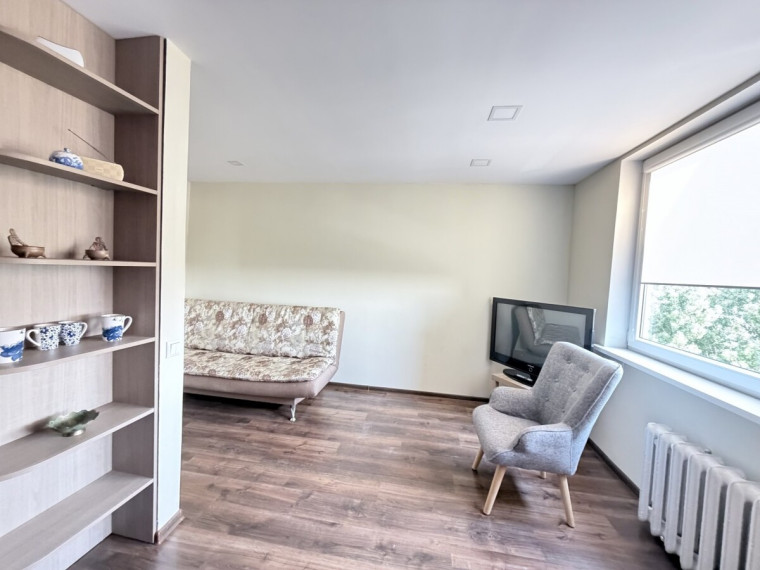 Nuomojamas butas Klaipėdos apskritis, Klaipėda, Vėtrungės, Paryžiaus Komunos g., 21 m2 ploto, 1 kambariai 4