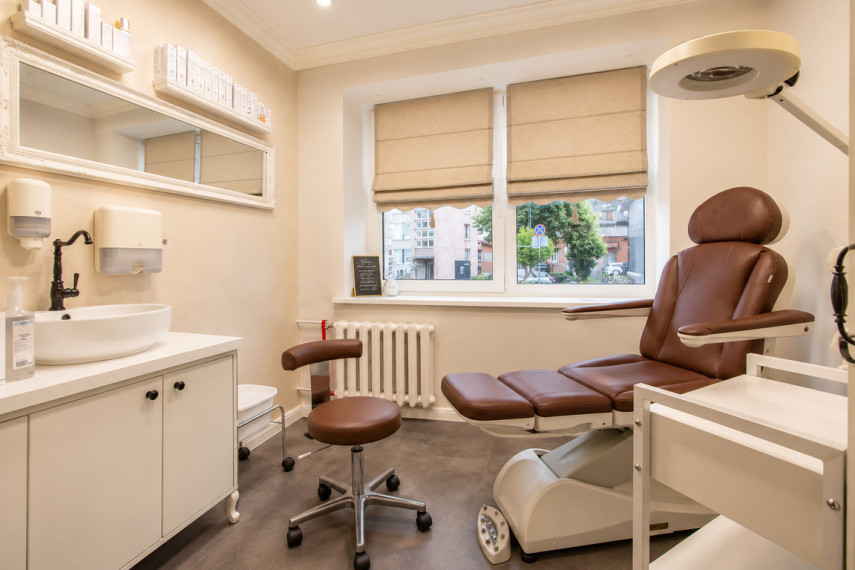 Parduodamas pilnai įrengtas grožio salonas su atskiru įėjimu Panevėžio miesto centre 9