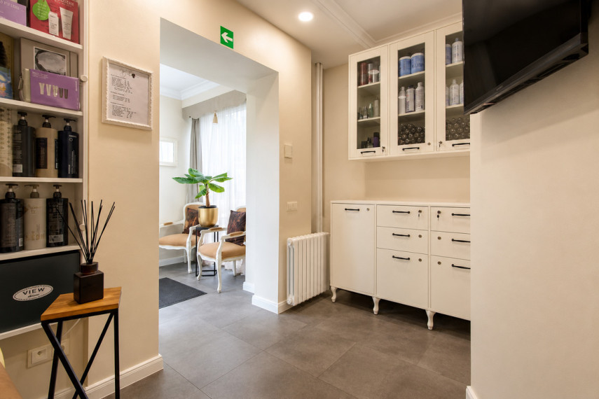 Parduodamas pilnai įrengtas grožio salonas su atskiru įėjimu Panevėžio miesto centre 14