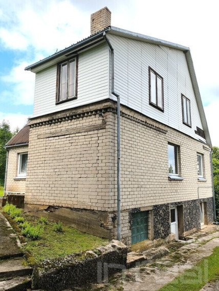 Parduodamas gyvenamasis namas su labai erdviu sklypu Utenos priemiestyje, Antalgės k. 3