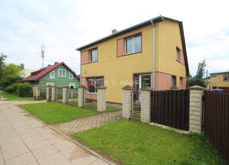 Parduodamas namas J. Basanavičiaus g., Centras, Šiaulių m., Šiaulių m. sav., 199.62 m2 ploto, 2 aukštai Parduodamas namas J. Basanavičiaus g., Centras, Šiaulių m., Šiaulių m. sav., 199.62 m2 ploto, 2 aukštai