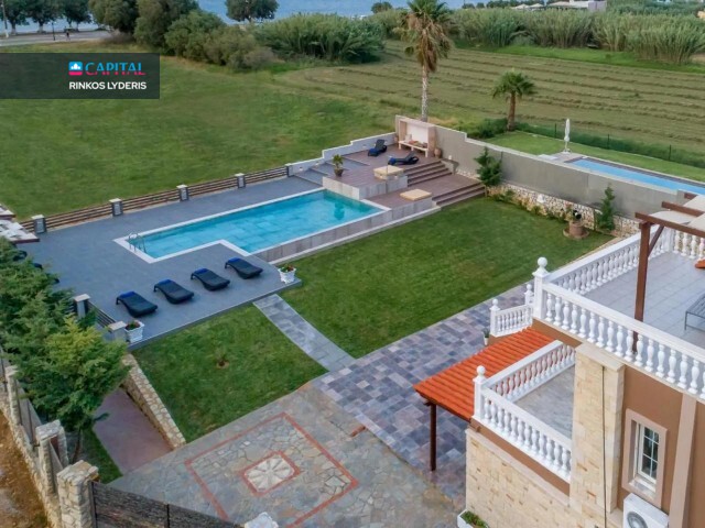 For Sale Villa 480 m² in Crete 4