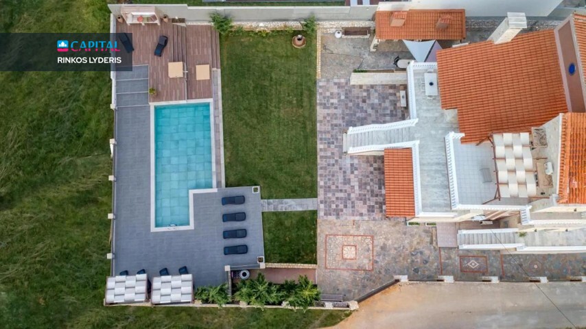 For Sale Villa 480 m² in Crete 5