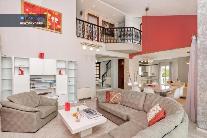 For Sale Villa 480 m² in Crete 10