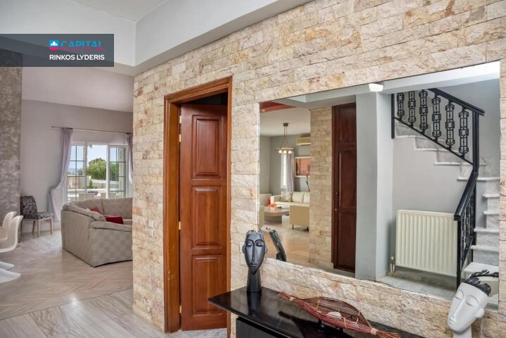 For Sale Villa 480 m² in Crete 18