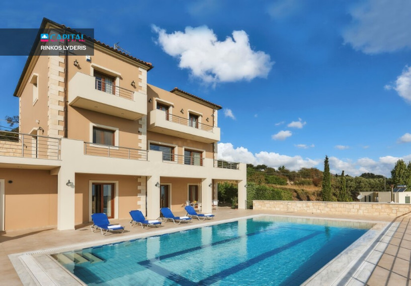 For Sale Villa 380 m² in Crete 15