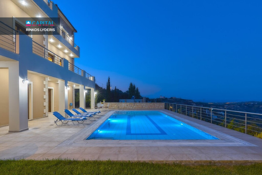 For Sale Villa 380 m² in Crete 18