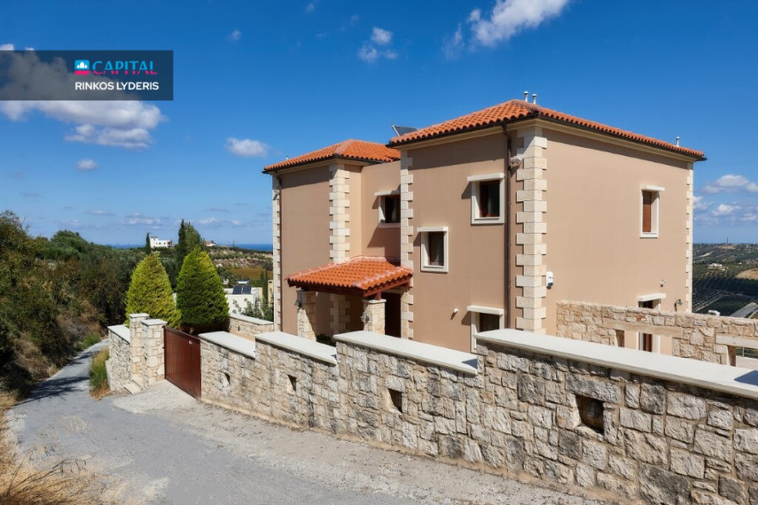For Sale Villa 380 m² in Crete 28