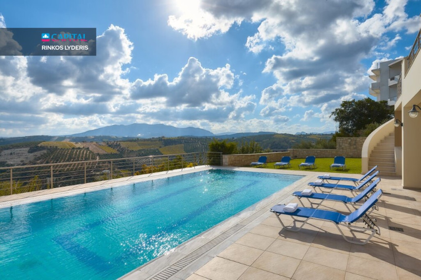 For Sale Villa 380 m² in Crete 32