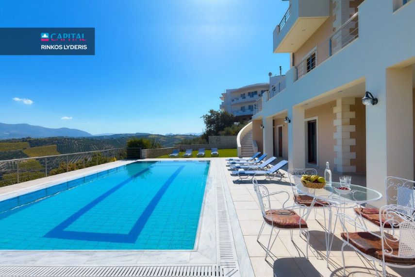 For Sale Villa 380 m² in Crete 42