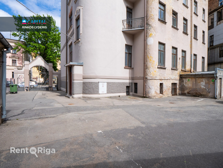 Nuomojamos patalpos Lāčplēša iela 60 , 1462.00 kv.m ploto 36