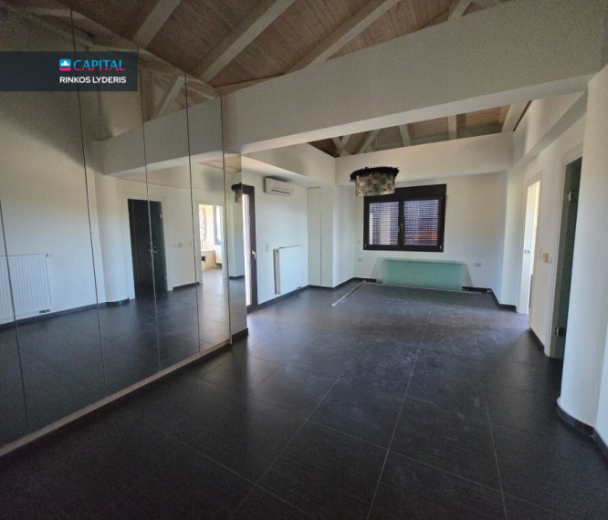 For Sale Villa 360 m² in Crete 32
