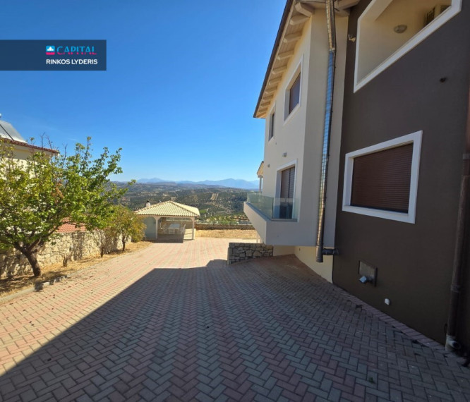 For Sale Villa 360 m² in Crete 44