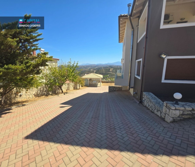For Sale Villa 360 m² in Crete 45