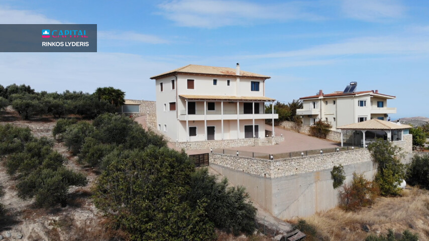 For Sale Villa 360 m² in Crete 53