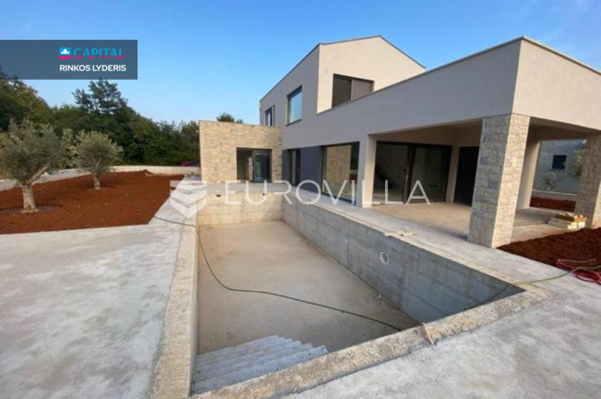 Parduodamas namas Tinjan 13 , 170.00 kv.m ploto, 2 Floors 5