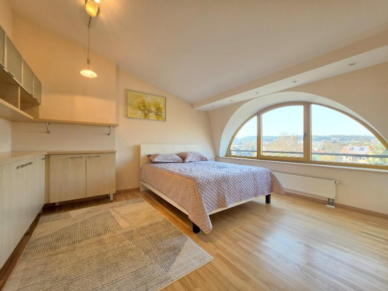 Nuomojamas butas Pušų g., Žvėrynas, Vilniaus m., Vilniaus m. sav., 107 m² ploto 3 kambariai 4