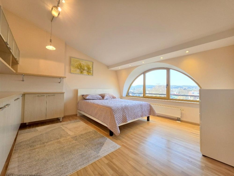 Nuomojamas butas Pušų g., Žvėrynas, Vilniaus m., Vilniaus m. sav., 107 m² ploto 3 kambariai 5