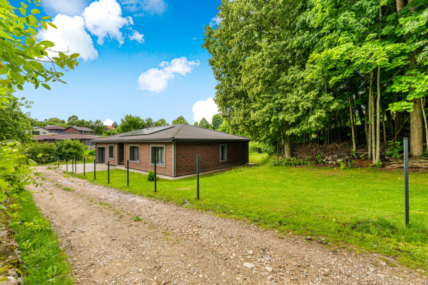 Nuomojamas namas Naujanerių Sodų 1-oji g., Vilniaus m., Vilniaus m. sav., 152.42 m2 ploto, 1 aukštai 42