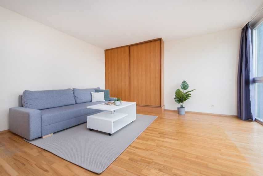 Nuomojamas butas P. Žadeikos g., Fabijoniškės, Vilniaus m., Vilniaus m. sav., 42 m2 ploto, 1 kambariai 5