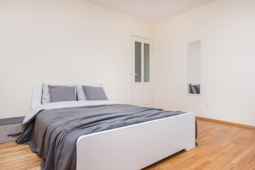 Nuomojamas butas P. Žadeikos g., Fabijoniškės, Vilniaus m., Vilniaus m. sav., 42 m2 ploto, 1 kambariai 11
