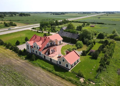 Parduodamas namas Plento g., Kuzavinių k., Šiaulių r. sav., 579.51 m² ploto 8 kambariai