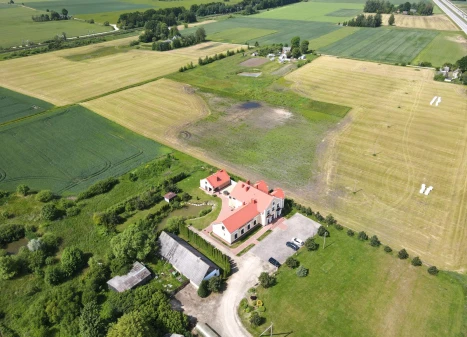 Parduodamas namas Plento g., Kuzavinių k., Šiaulių r. sav., 579.51 m² ploto 8 kambariai