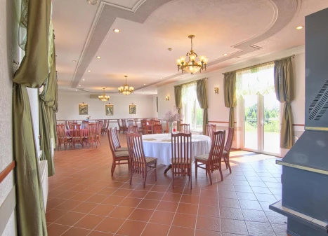 Parduodamas namas Plento g., Kuzavinių k., Šiaulių r. sav., 579.51 m² ploto 8 kambariai