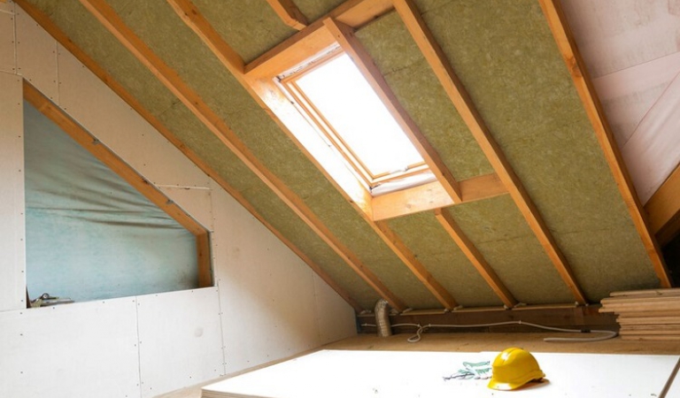 Šlaitinių stogų šiltinimas – efektyvus šildymo kaštų mažinimo būdas