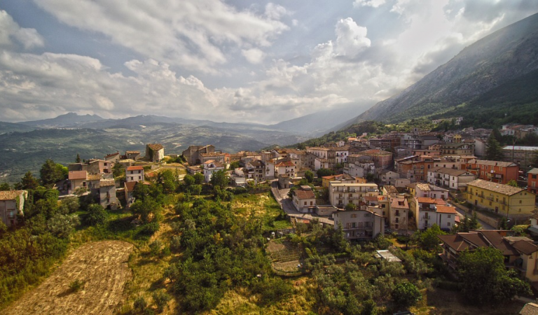 Italijos Abrucų regione akcija „namai už 1 eurą”