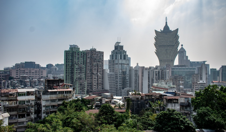 Kinijoje 10 aukštų pastatą pastatė per parą
