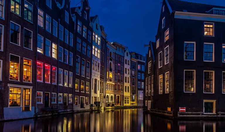 Nyderlanduose beveik 2000 tuščių parduotuvių paverstos būstais